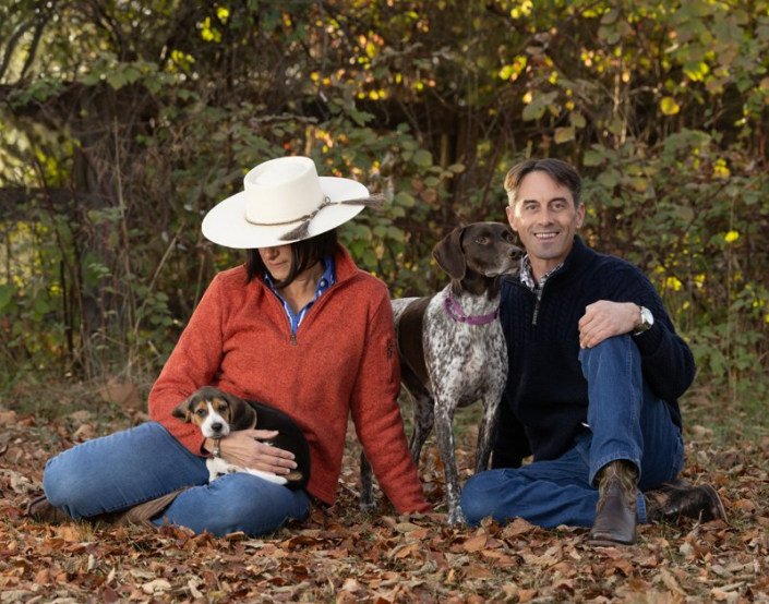 Family Sitting Outside with Two Dogs | Loudoun County Family sitting outside in fall leaves with Beagle puppy and German Short-Haired Pointer